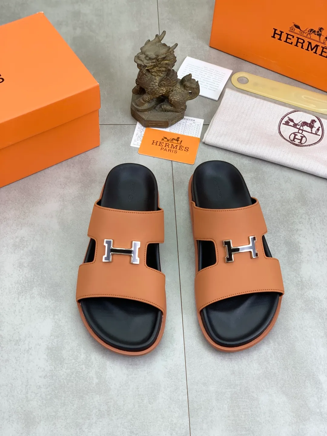 Men's shoes 💰P440 New [HERMES] high-end quality new Hermès slippers, made of imported calfskin, wear-resistant and non-slip rubber outsole. Fashionable and elegant code number: 39-44 (38 45 46 customized)